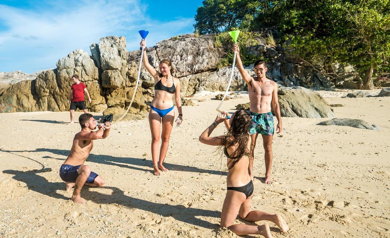Slumber Party Hostel Phuket Exterior photo